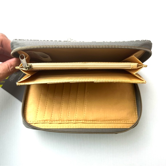 NEW Travelon Safe ID RFID Blocking Wallet - Picture 3 of 5